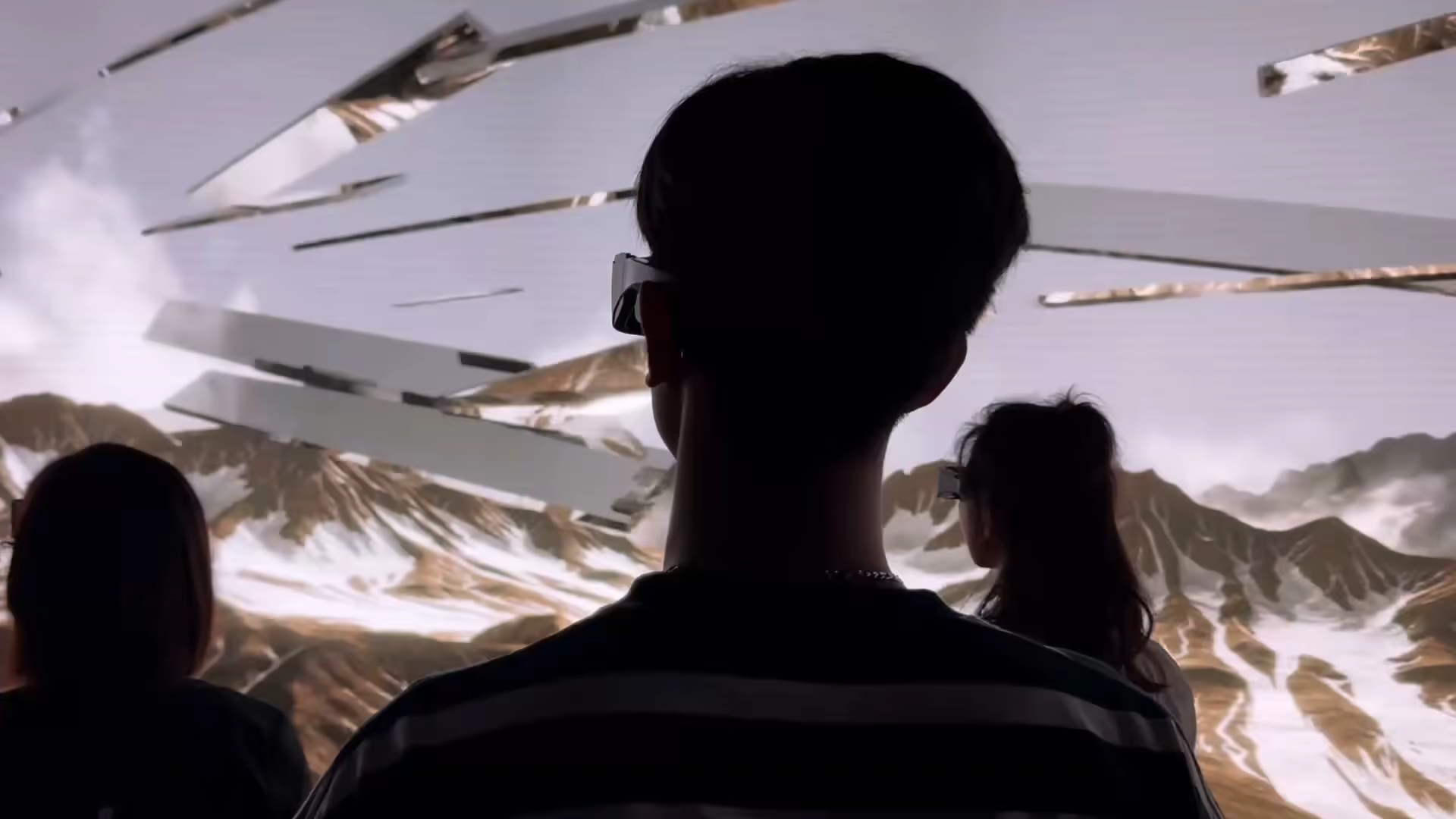Viewer with 3D glasses — 180° mountain panorama, VRC