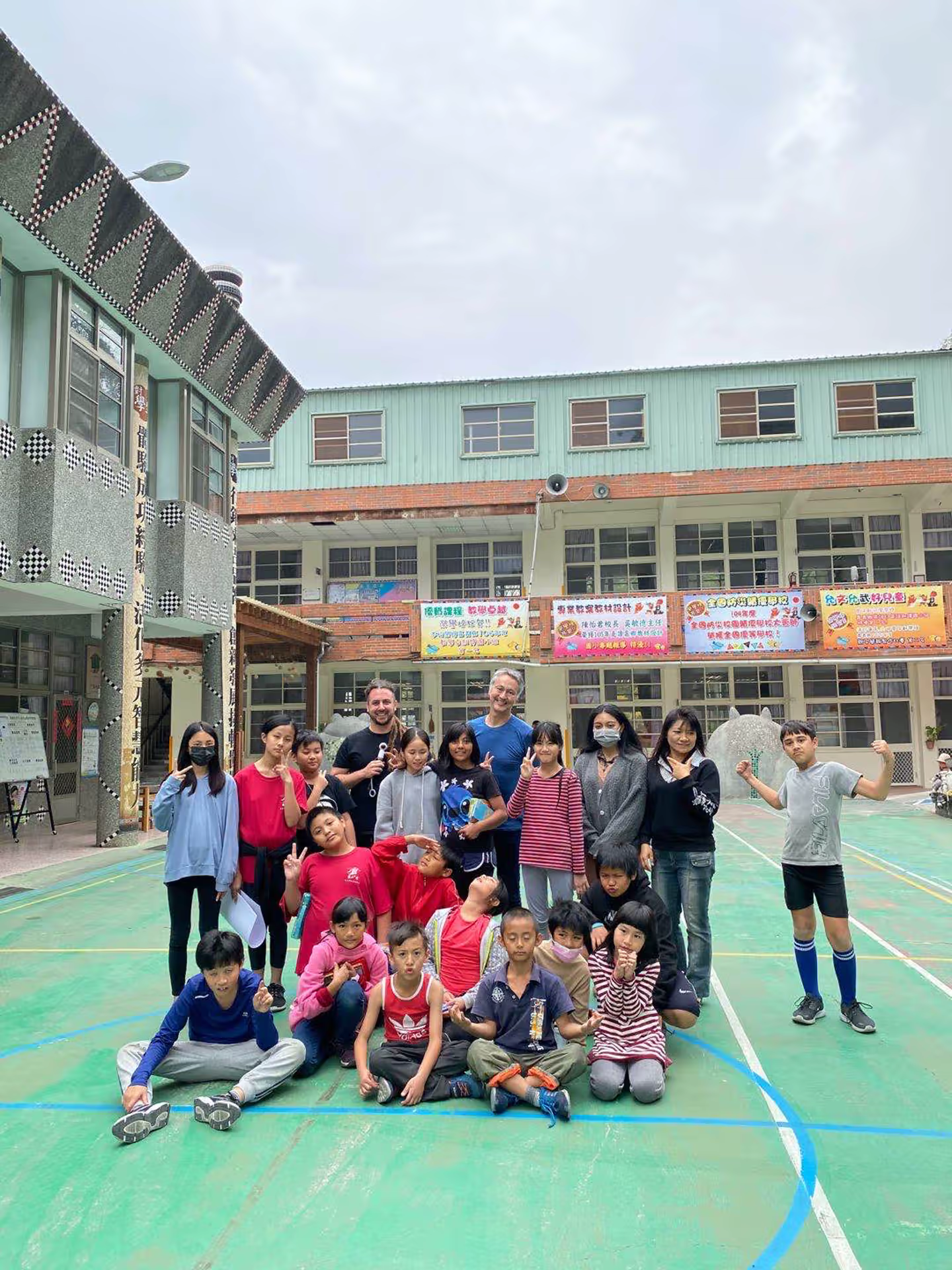 Laiji Elementary group photo